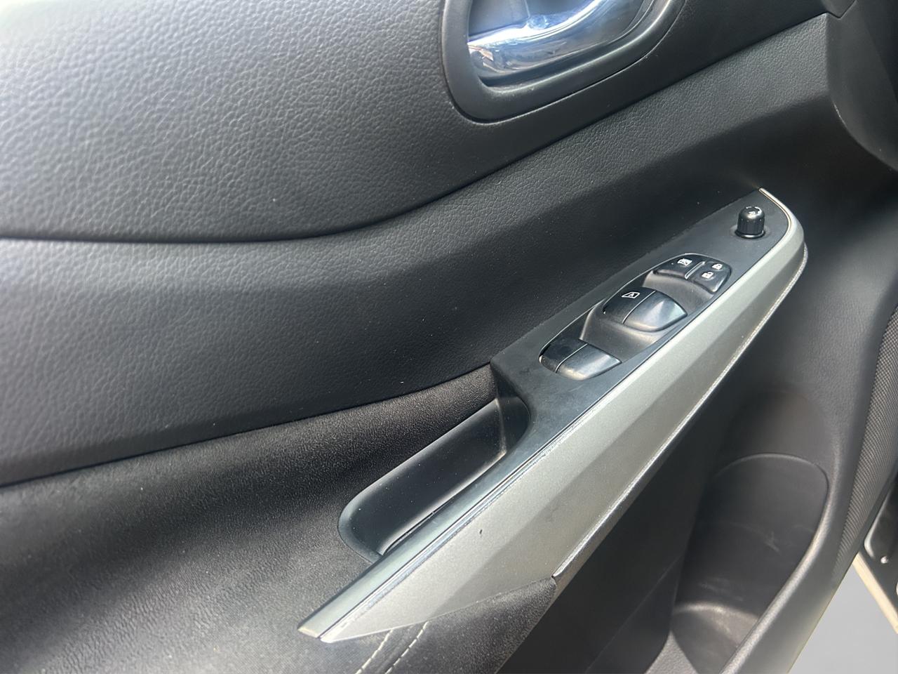 2019 Nissan NP300 Frontier 2.5 LE Ac Doble Cabina Mt