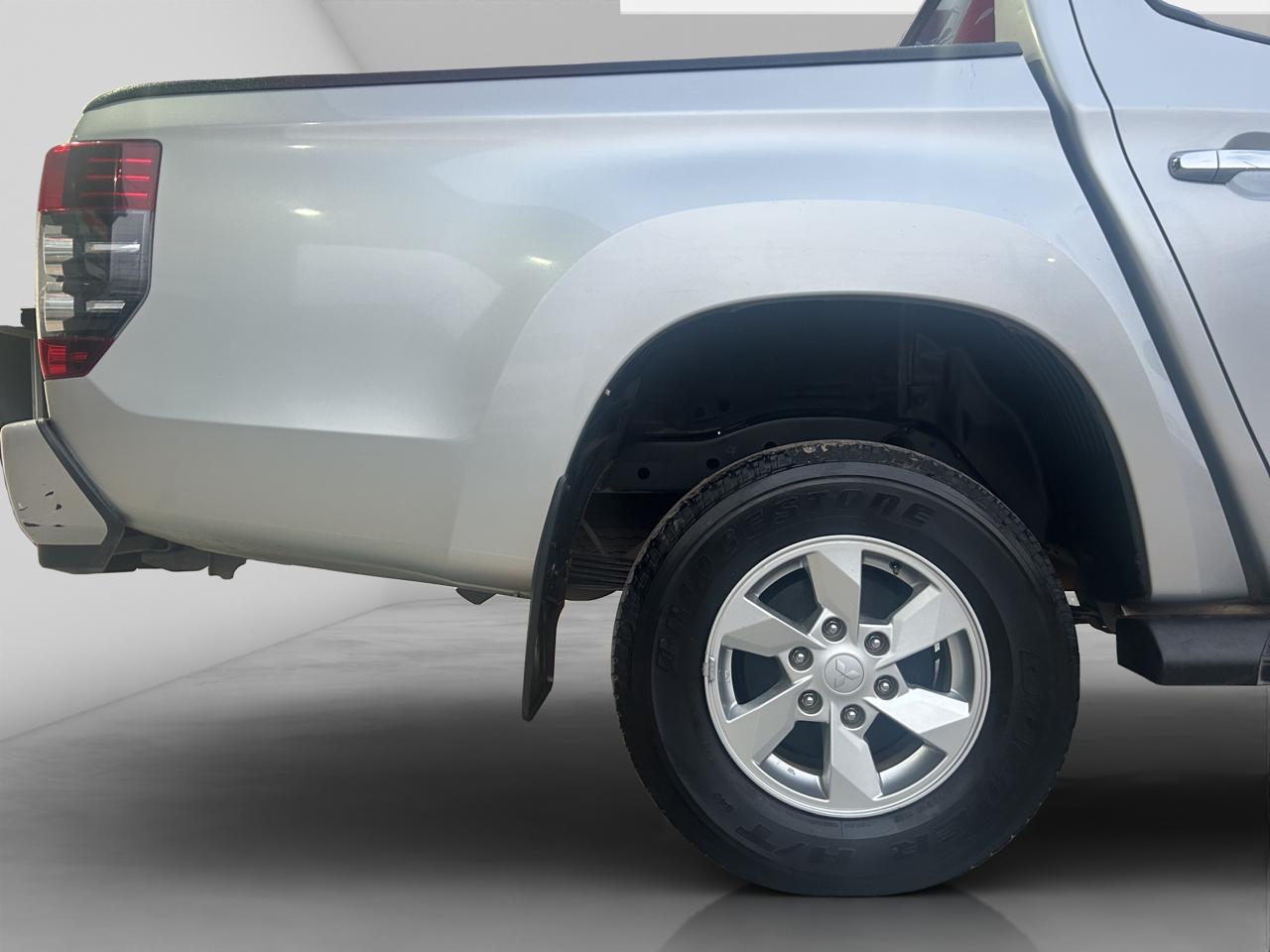 2023 Mitsubishi L200 2.4 Glx Cabina Doble 4x2 Mt