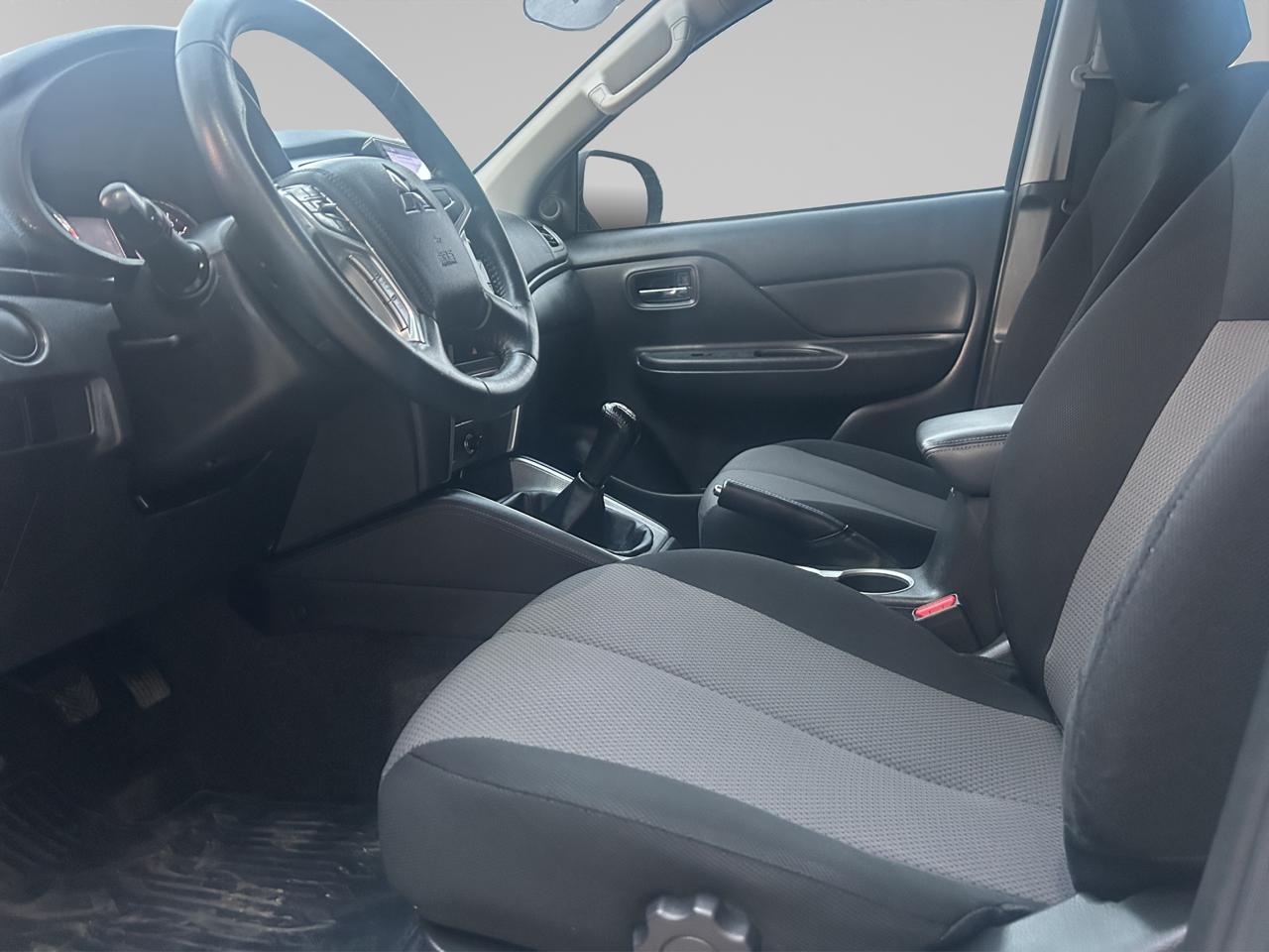 2023 Mitsubishi L200 2.4 Glx Cabina Doble 4x2 Mt
