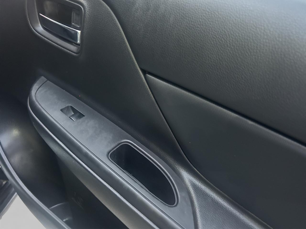 2023 Mitsubishi L200 2.4 Glx Cabina Doble 4x2 Mt