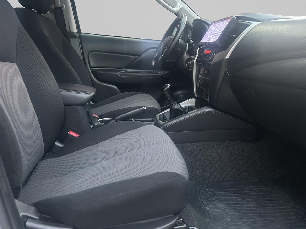 2023 Mitsubishi L200 2.4 Glx Cabina Doble 4x2 Mt