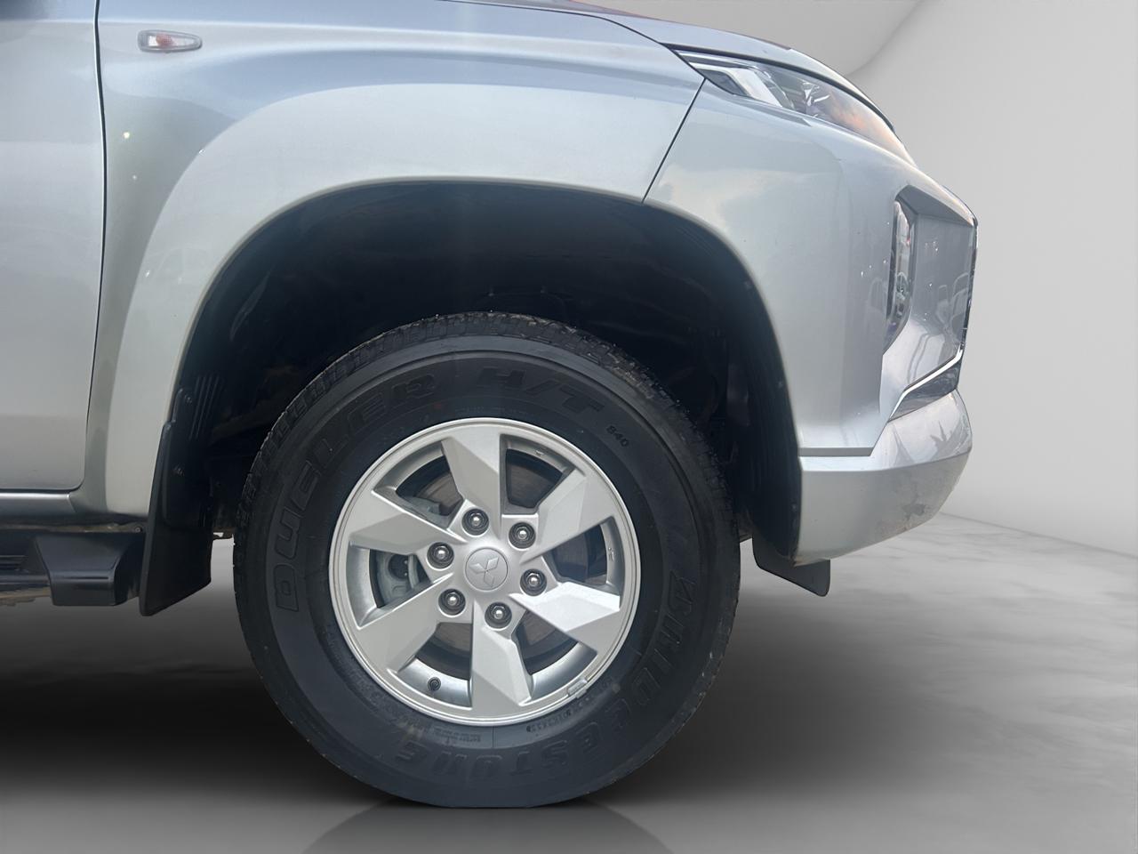 2023 Mitsubishi L200 2.4 Glx Cabina Doble 4x2 Mt