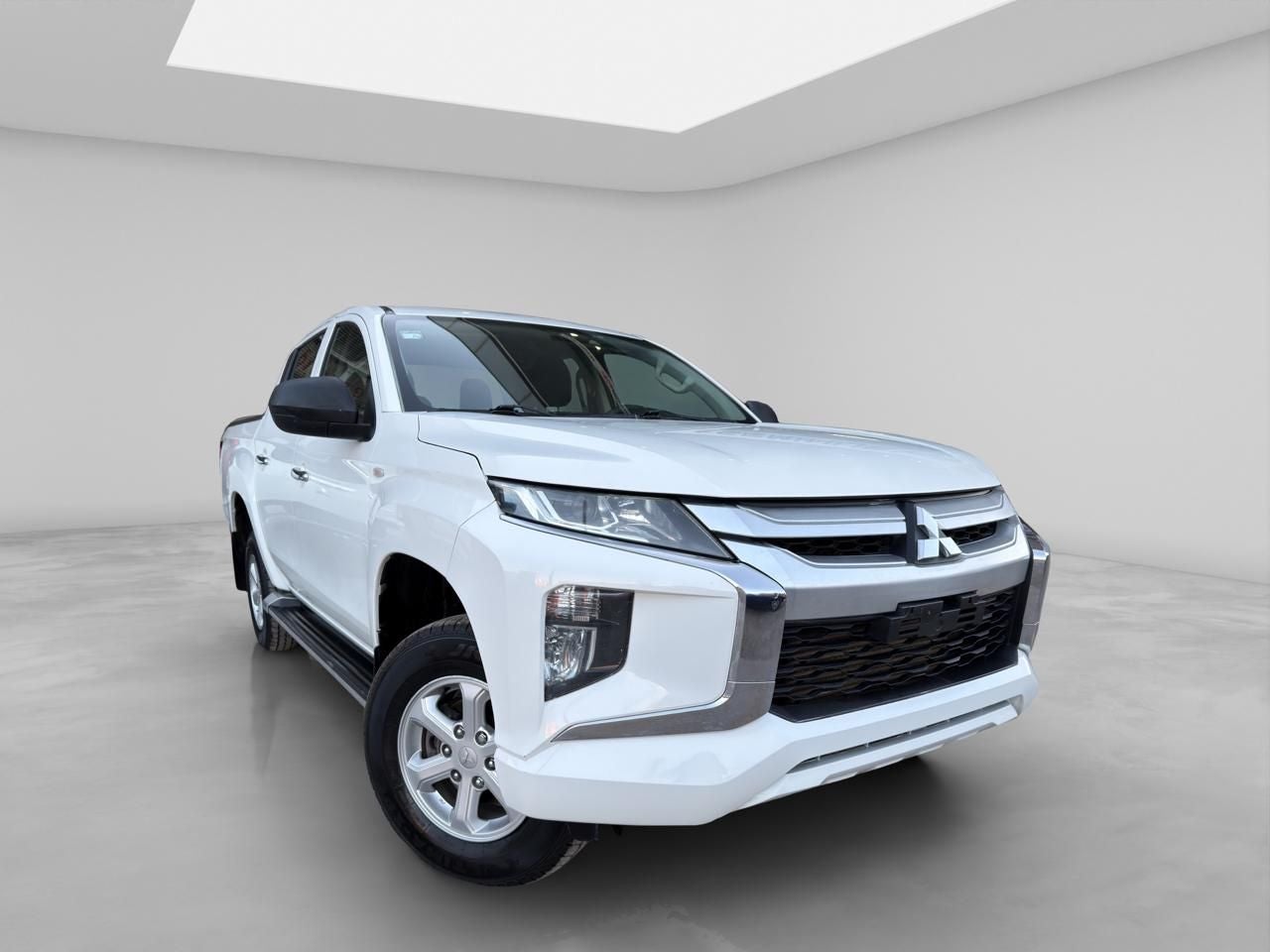 2020 Mitsubishi L200 2.4 Glx Cabina Doble 4x4 Diesel Mt