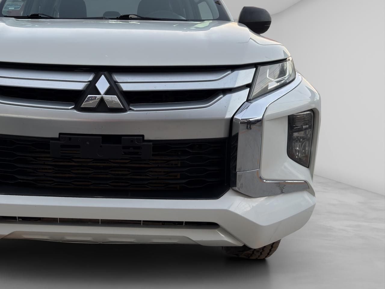 2020 Mitsubishi L200 2.4 Glx Cabina Doble 4x4 Diesel Mt