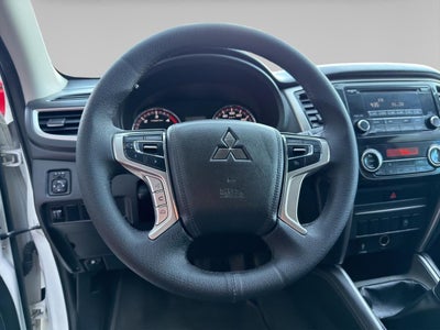 2020 Mitsubishi L200 2.4 Glx Cabina Doble 4x4 Diesel Mt