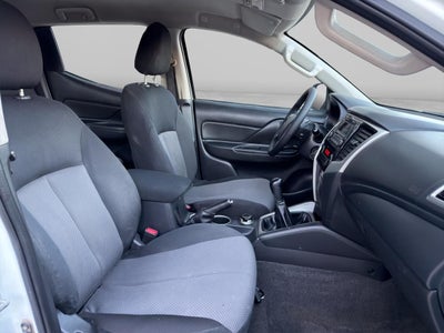 2020 Mitsubishi L200 2.4 Glx Cabina Doble 4x4 Diesel Mt