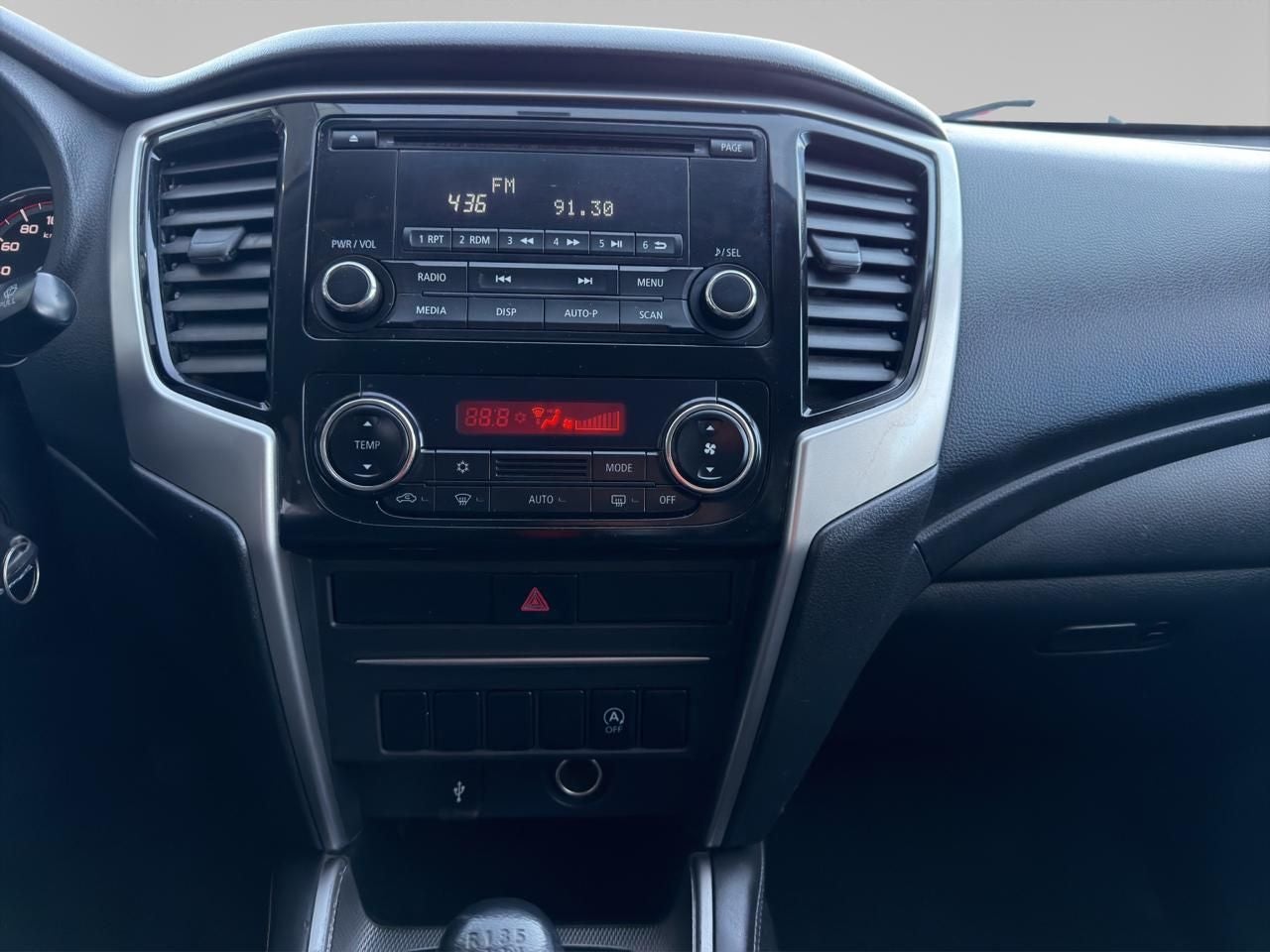 2020 Mitsubishi L200 2.4 Glx Cabina Doble 4x4 Diesel Mt