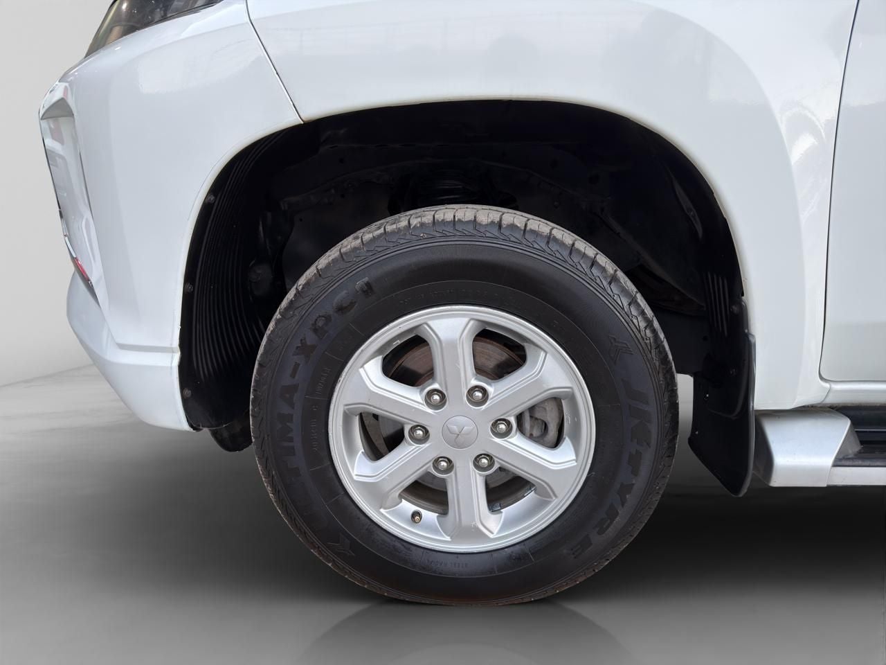 2020 Mitsubishi L200 2.4 Glx Cabina Doble 4x4 Diesel Mt