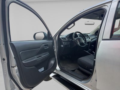 2020 Mitsubishi L200 2.4 Glx Cabina Doble 4x4 Diesel Mt