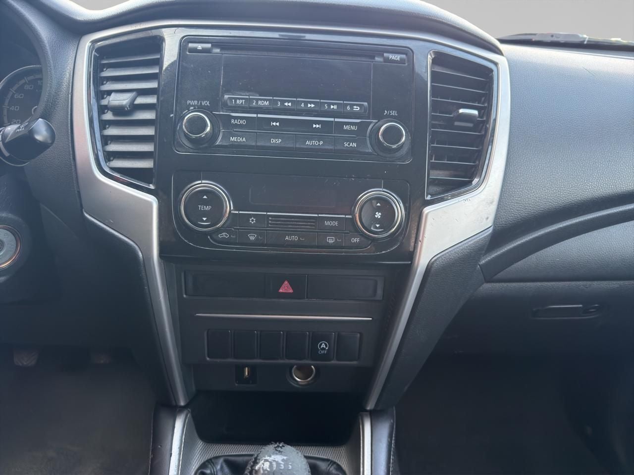 2020 Mitsubishi L200 2.4 Glx Cabina Doble 4x4 Diesel Mt