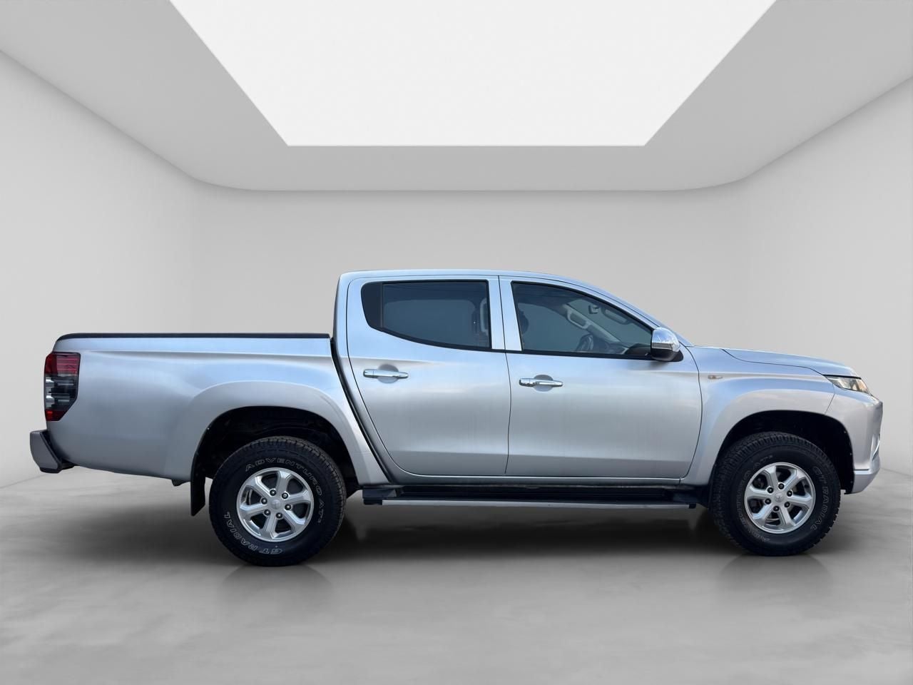 2020 Mitsubishi L200 2.4 Glx Cabina Doble 4x4 Diesel Mt