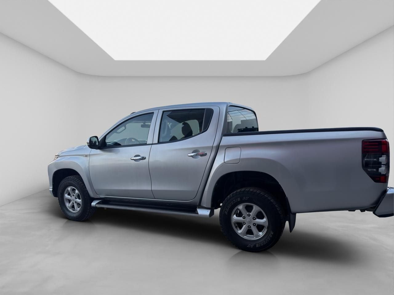 2020 Mitsubishi L200 2.4 Glx Cabina Doble 4x4 Diesel Mt