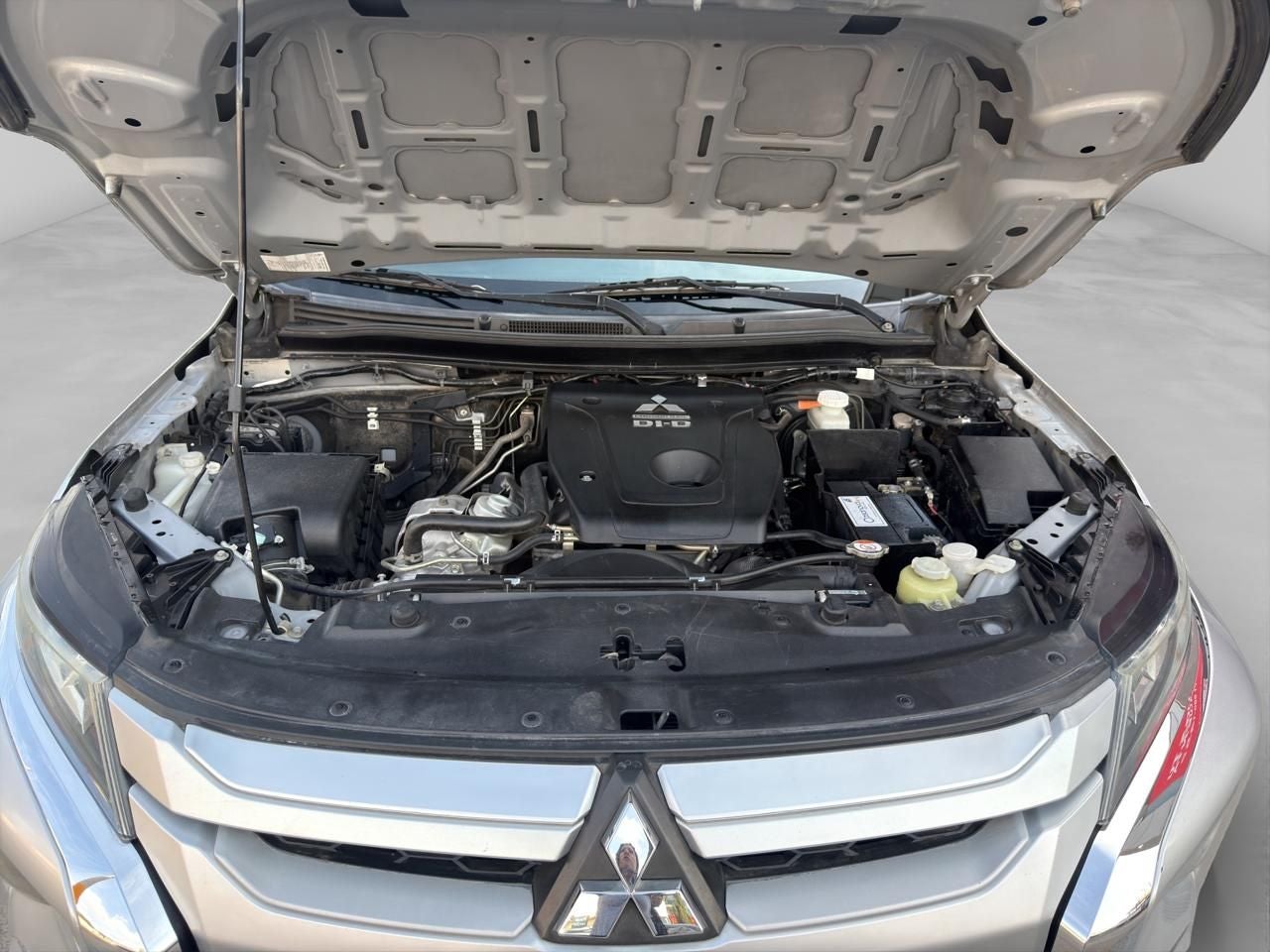 2022 Mitsubishi L200 2.4 GLX 4x4 Diésel Mt