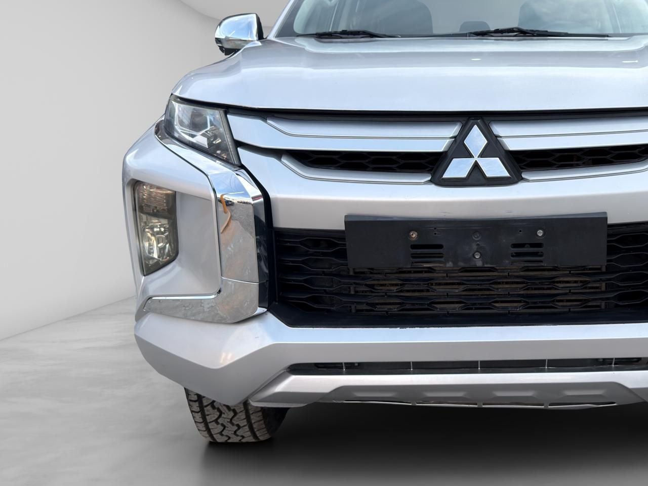 2022 Mitsubishi L200 2.4 GLX 4x4 Diésel Mt