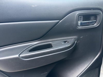 2022 Mitsubishi L200 2.4 GLX 4x4 Diésel Mt