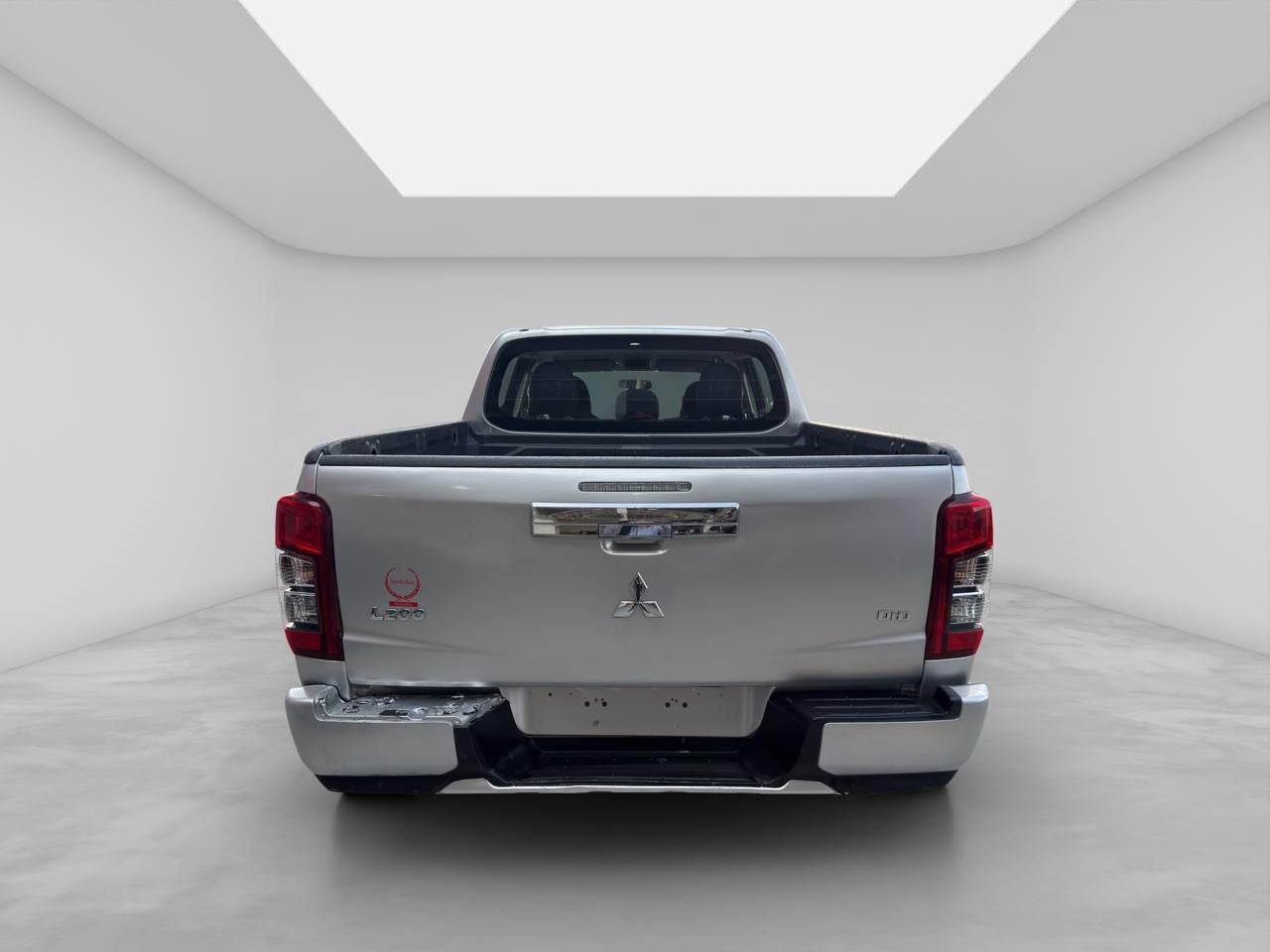 2022 Mitsubishi L200 2.4 GLX 4x4 Diésel Mt