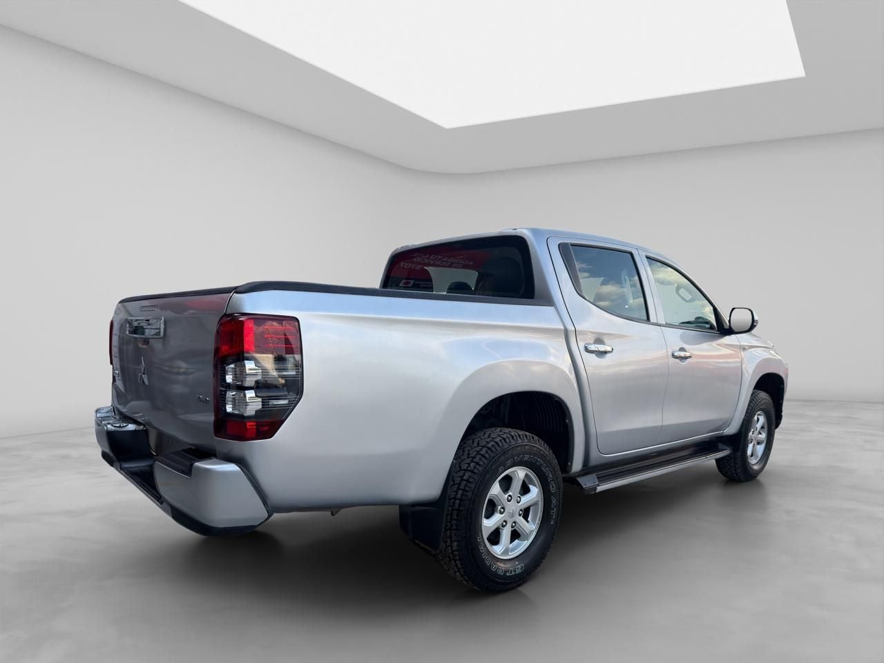 2022 Mitsubishi L200 2.4 GLX 4x4 Diésel Mt