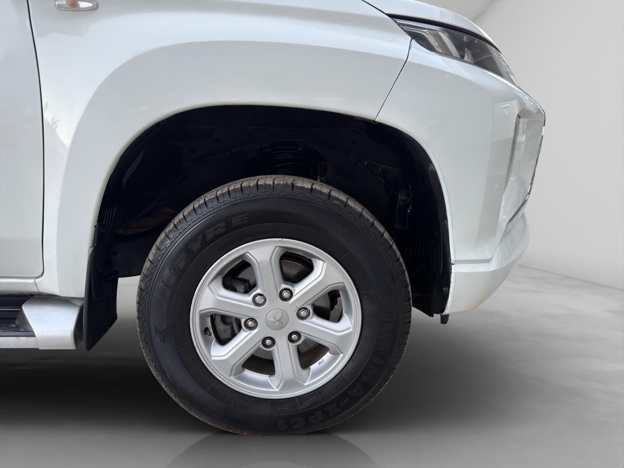 2023 Mitsubishi L200 2.4 Glx Cabina Doble 4x4 Diesel Mt