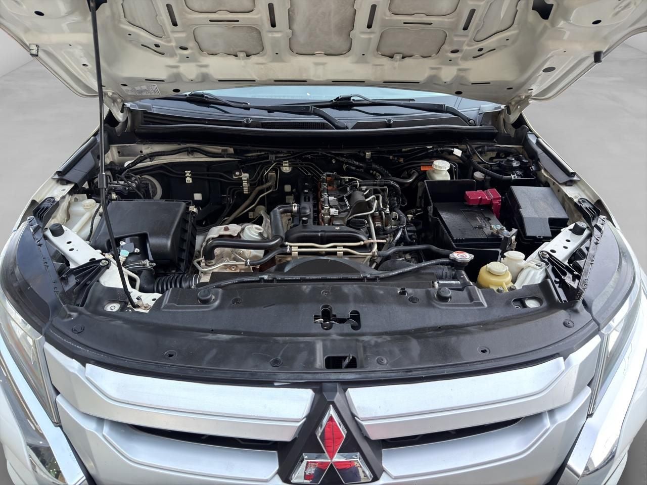 2023 Mitsubishi L200 2.4 Glx Cabina Doble 4x4 Diesel Mt