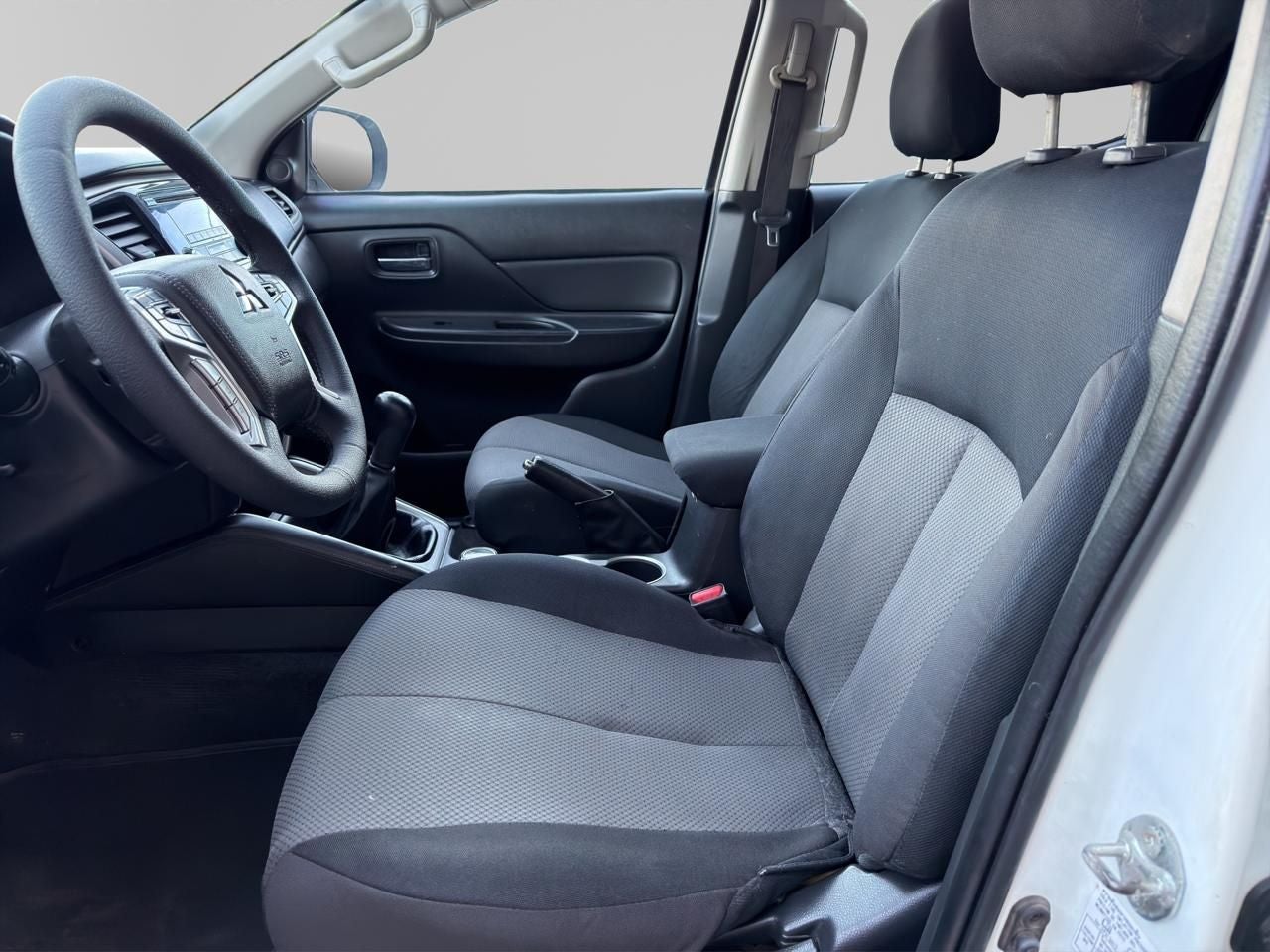 2023 Mitsubishi L200 2.4 Glx Cabina Doble 4x4 Diesel Mt