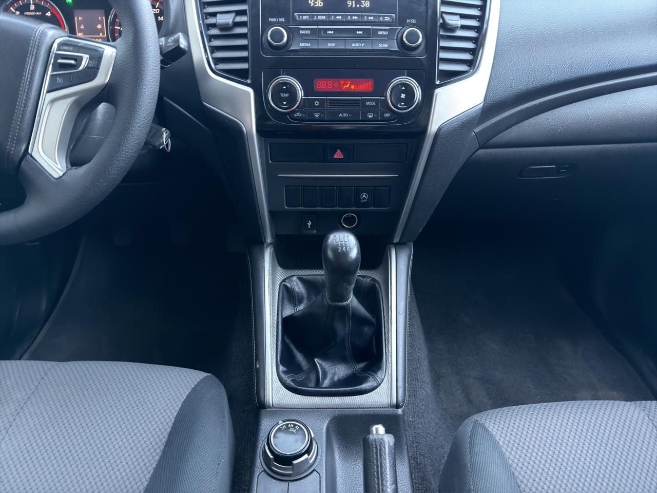2023 Mitsubishi L200 2.4 Glx Cabina Doble 4x4 Diesel Mt