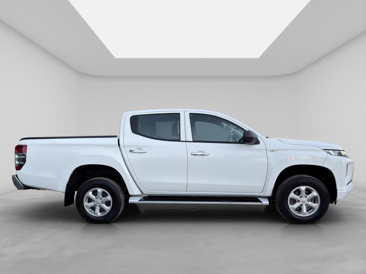 2023 Mitsubishi L200 2.4 Glx Cabina Doble 4x4 Diesel Mt