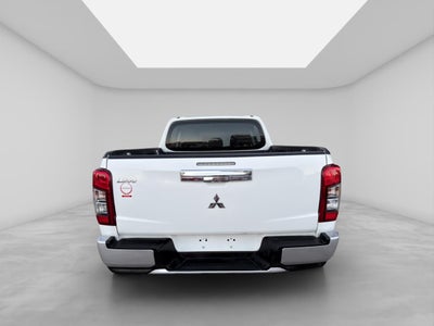 2023 Mitsubishi L200 2.4 Glx Cabina Doble 4x4 Diesel Mt