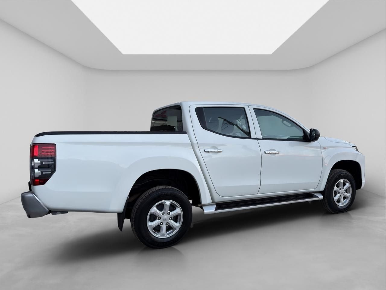 2023 Mitsubishi L200 2.4 Glx Cabina Doble 4x4 Diesel Mt