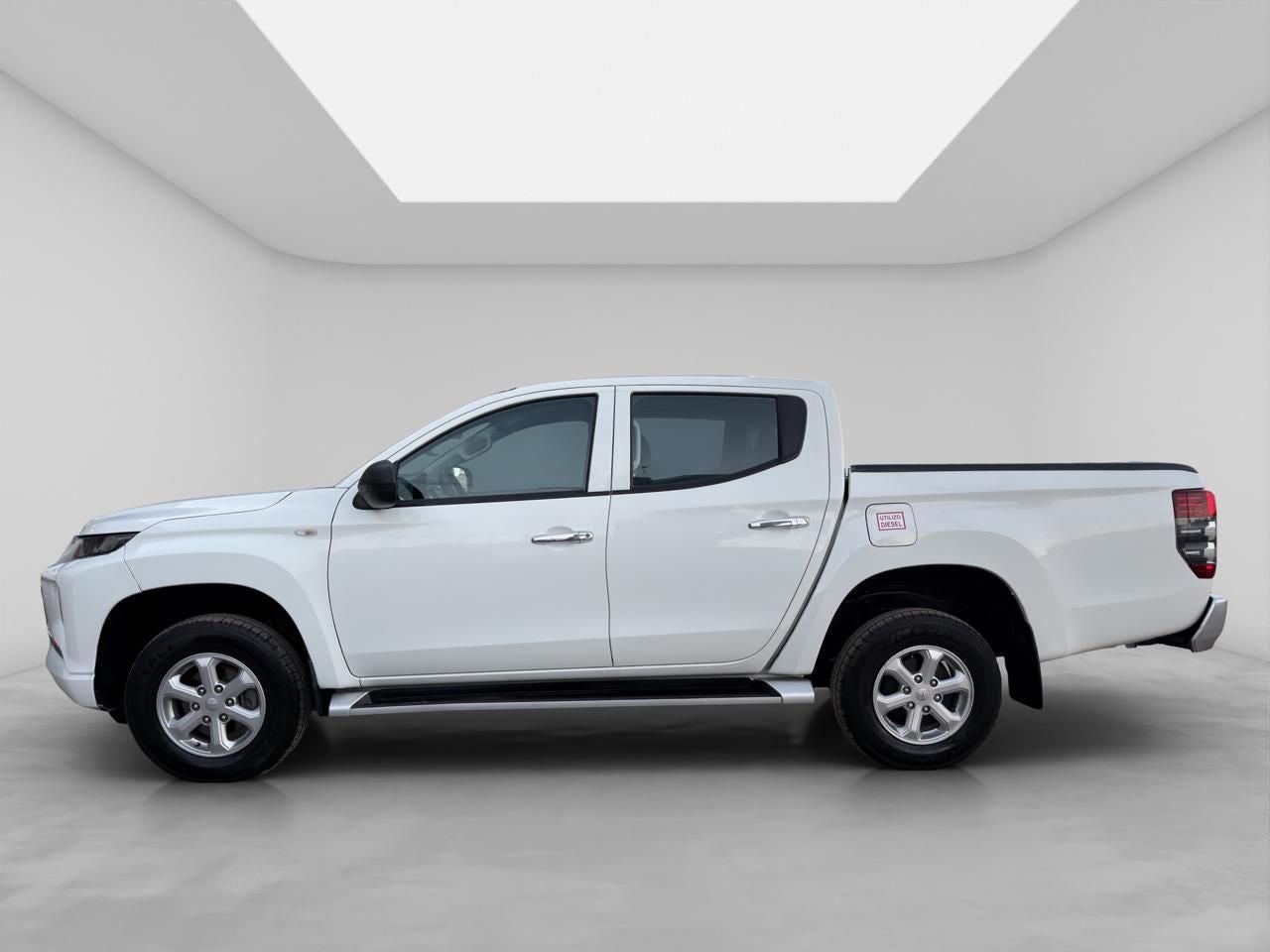2023 Mitsubishi L200 2.4 Glx Cabina Doble 4x4 Diesel Mt