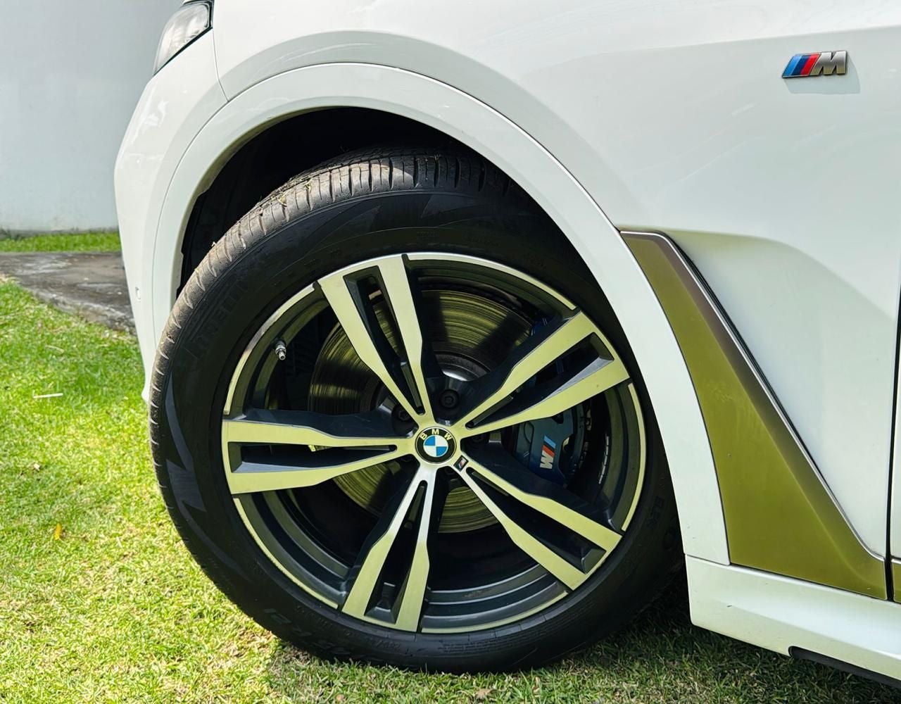 2022 BMW X7 M50i V8 Biturbo 4x4 At