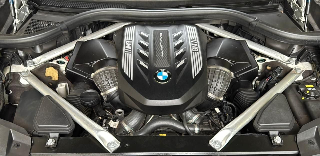 2022 BMW X7 M50i V8 Biturbo 4x4 At