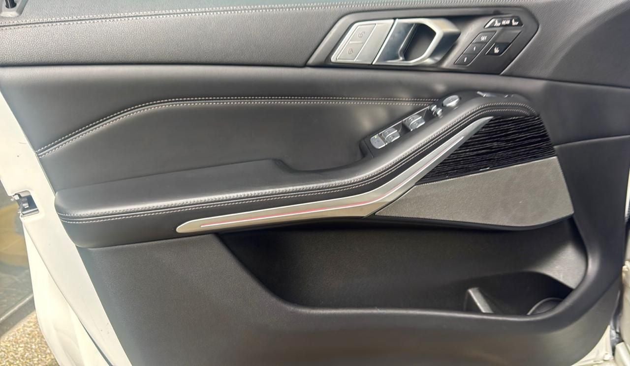 2022 BMW X7 M50i V8 Biturbo 4x4 At