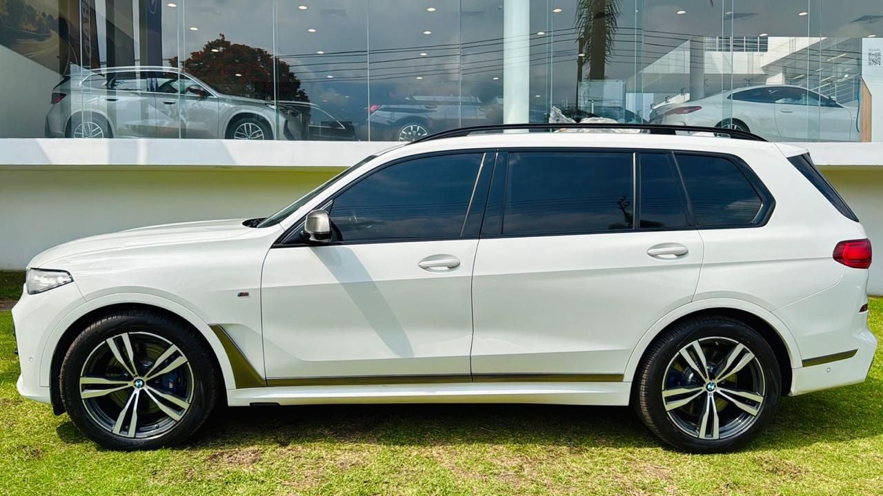 2022 BMW X7 M50i V8 Biturbo 4x4 At
