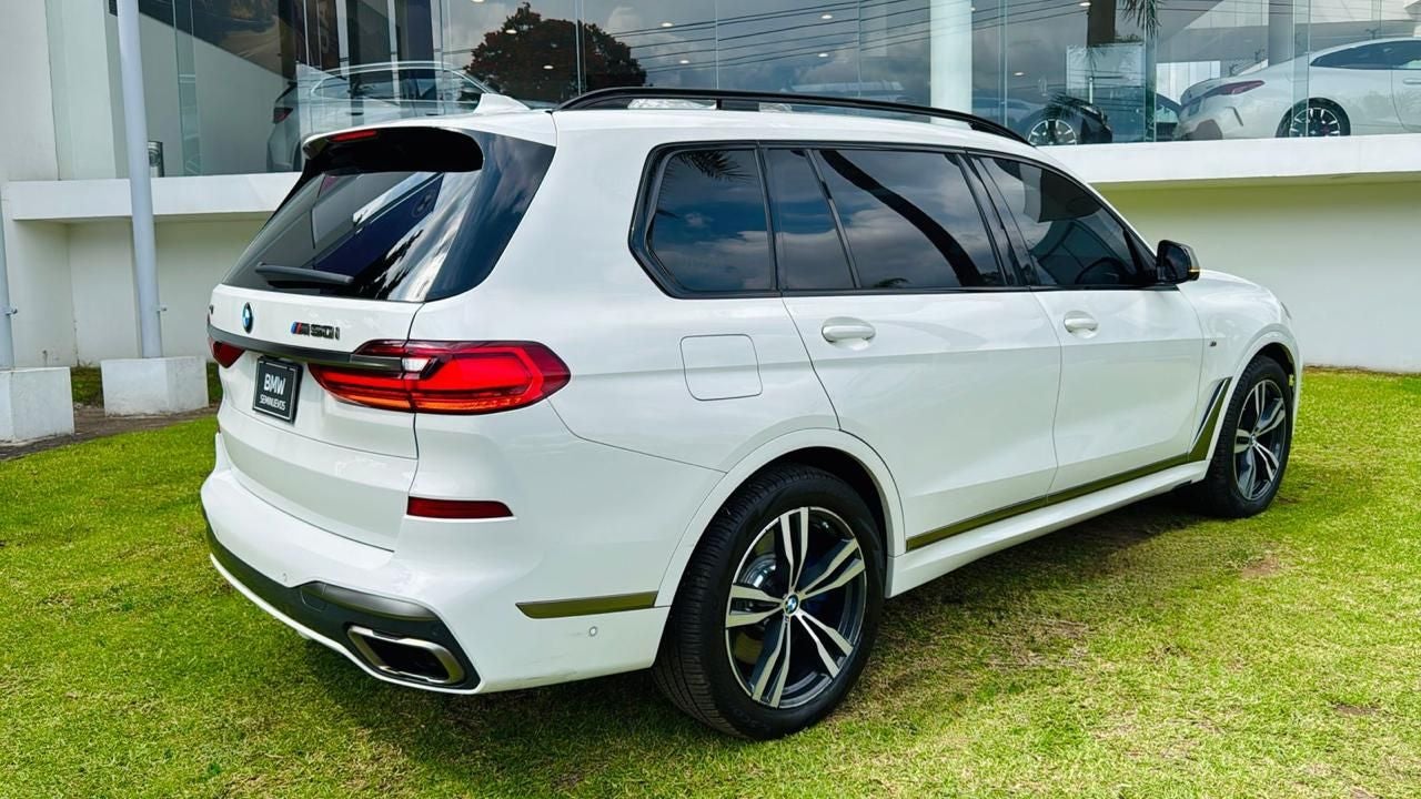 2022 BMW X7 M50i V8 Biturbo 4x4 At
