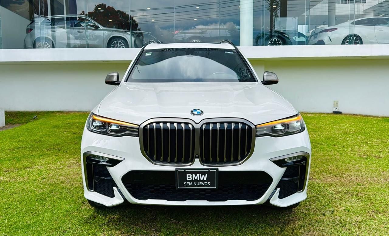 2022 BMW X7 M50i V8 Biturbo 4x4 At