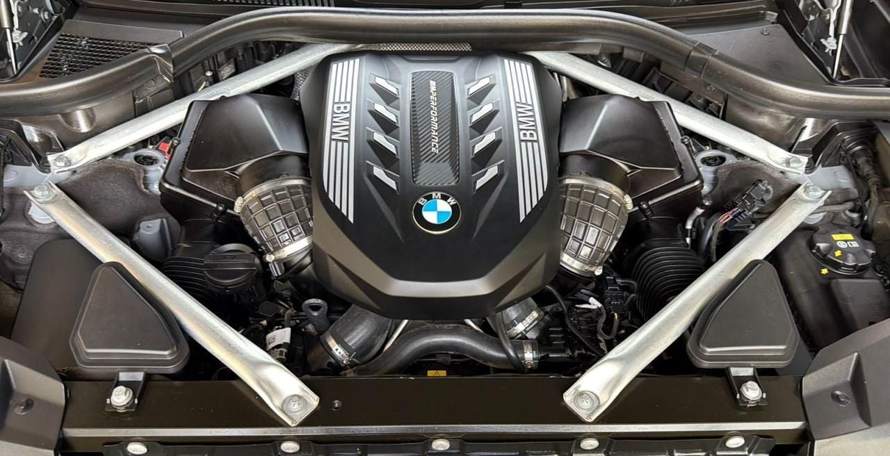 2022 BMW X7 M50i V8 Biturbo 4x4 At