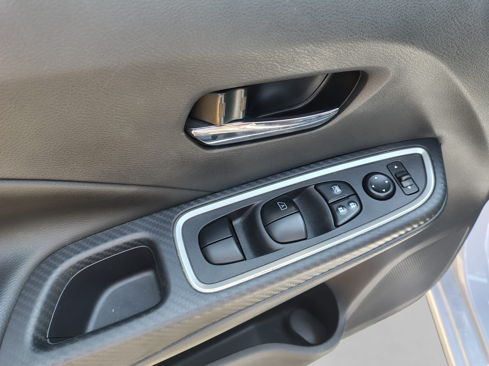 2024 Nissan Versa 1.6 SR At