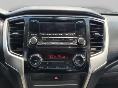 2023 Mitsubishi L200 2.4 Glx Cabina Doble 4x4 Diesel Mt