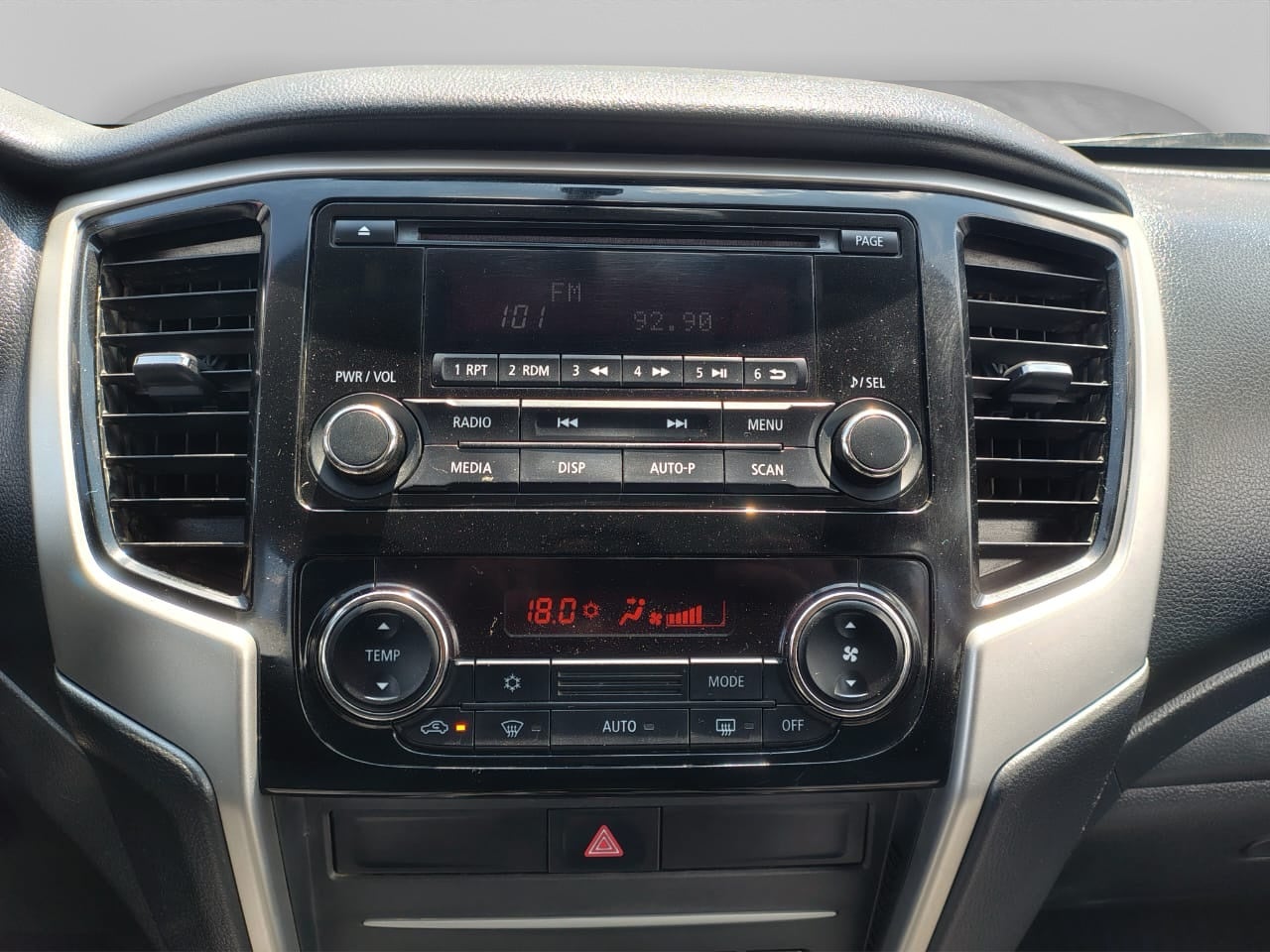 2023 Mitsubishi L200 2.4 Glx Cabina Doble 4x4 Diesel Mt