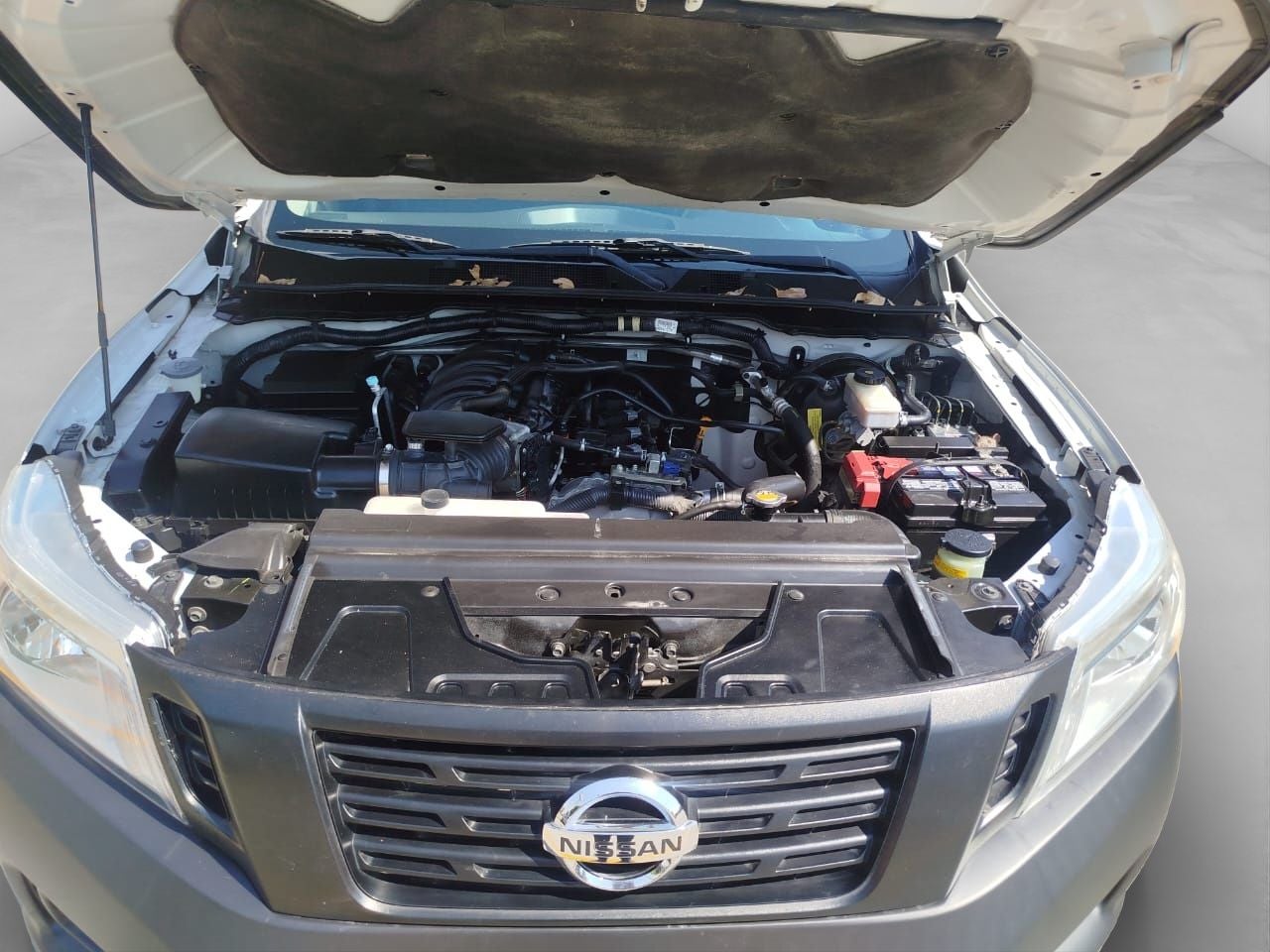 2020 Nissan NP300 2.4 Doble Cabina Se Aa Pack Seg Mt