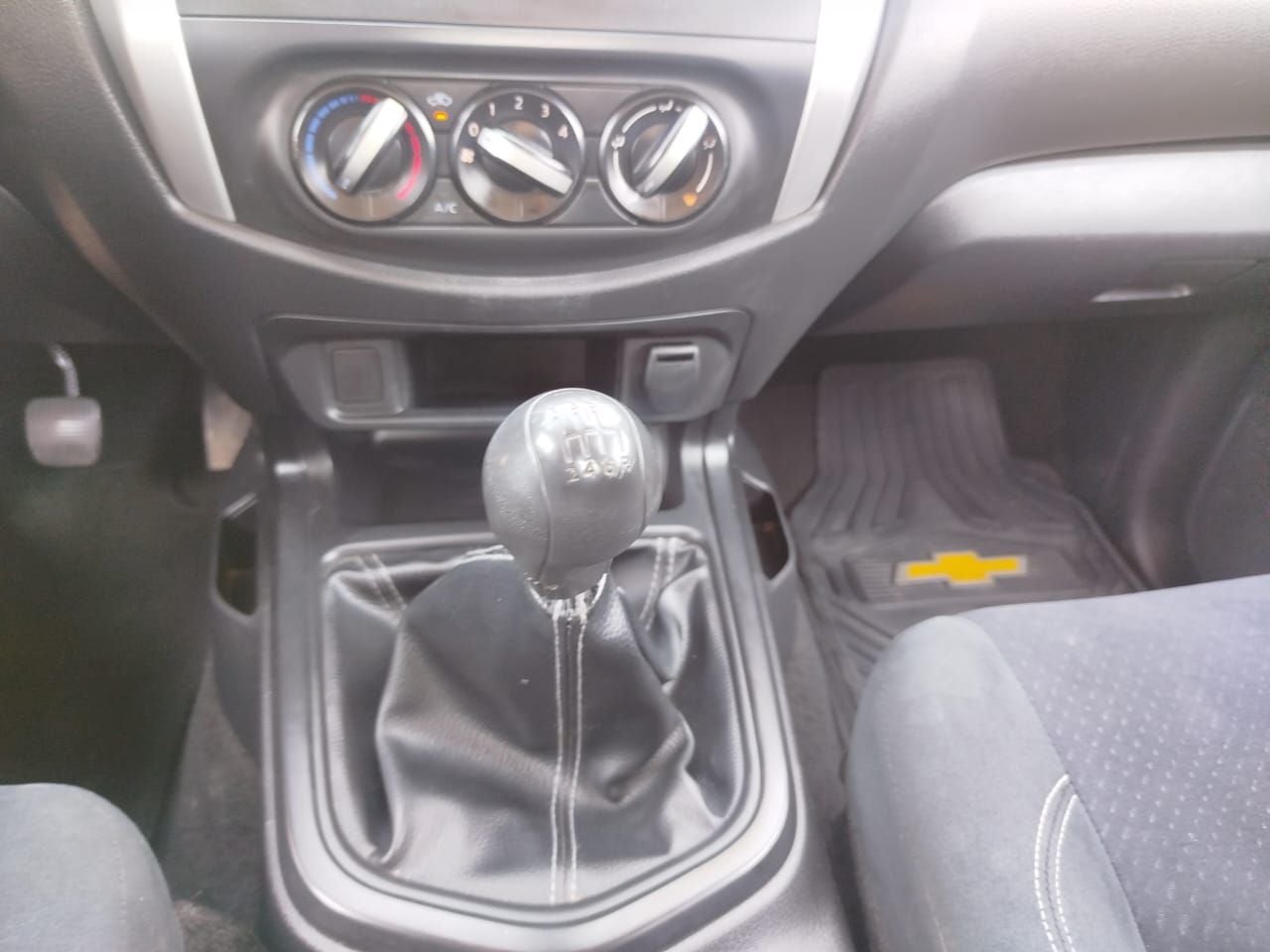 2020 Nissan NP300 Doble Cabina 2.5 SE Paq Seguridad Mt