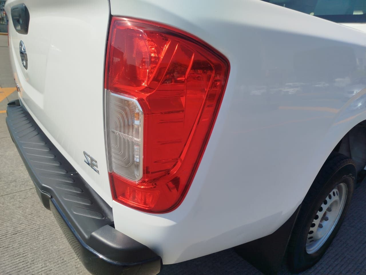 2020 Nissan NP300 Doble Cabina 2.5 SE Paq Seguridad Mt