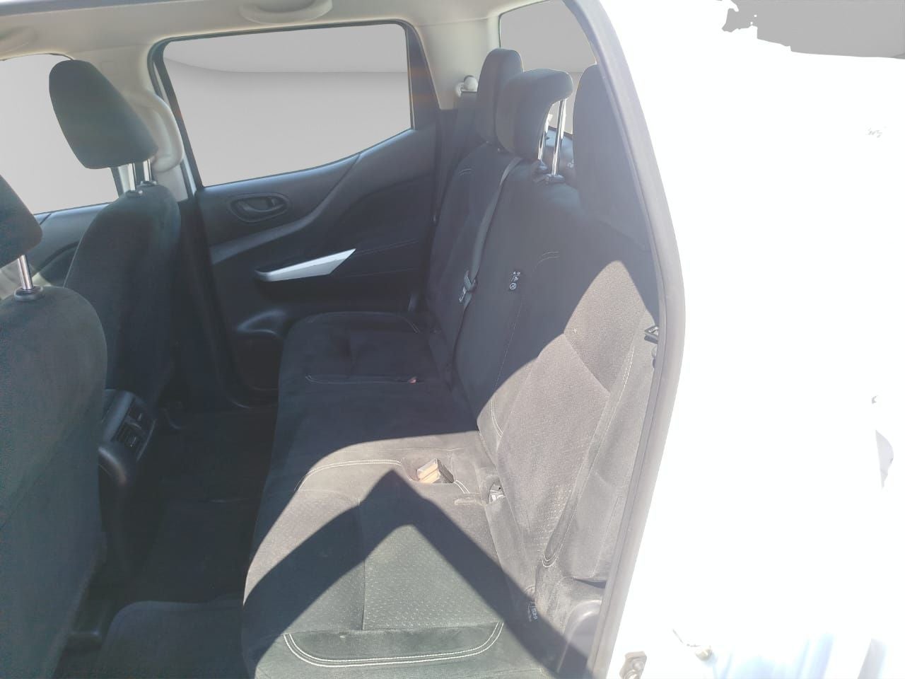 2020 Nissan NP300 Doble Cabina 2.5 SE Paq Seguridad Mt