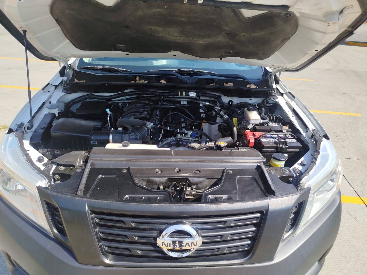 2020 Nissan NP300 Doble Cabina 2.5 SE Paq Seguridad Mt