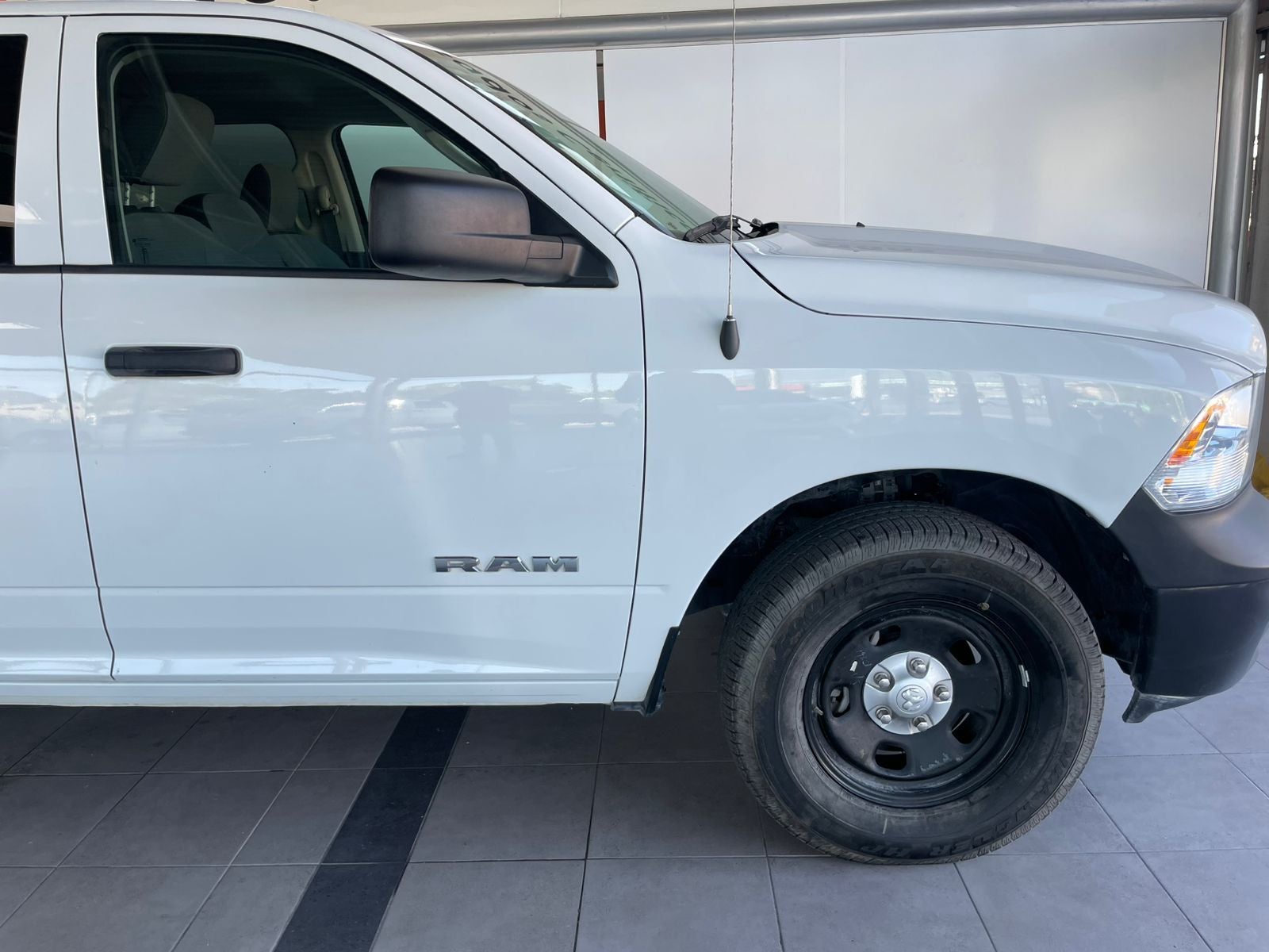 2022 RAM 1500 SLT Trabajo Crew Cab