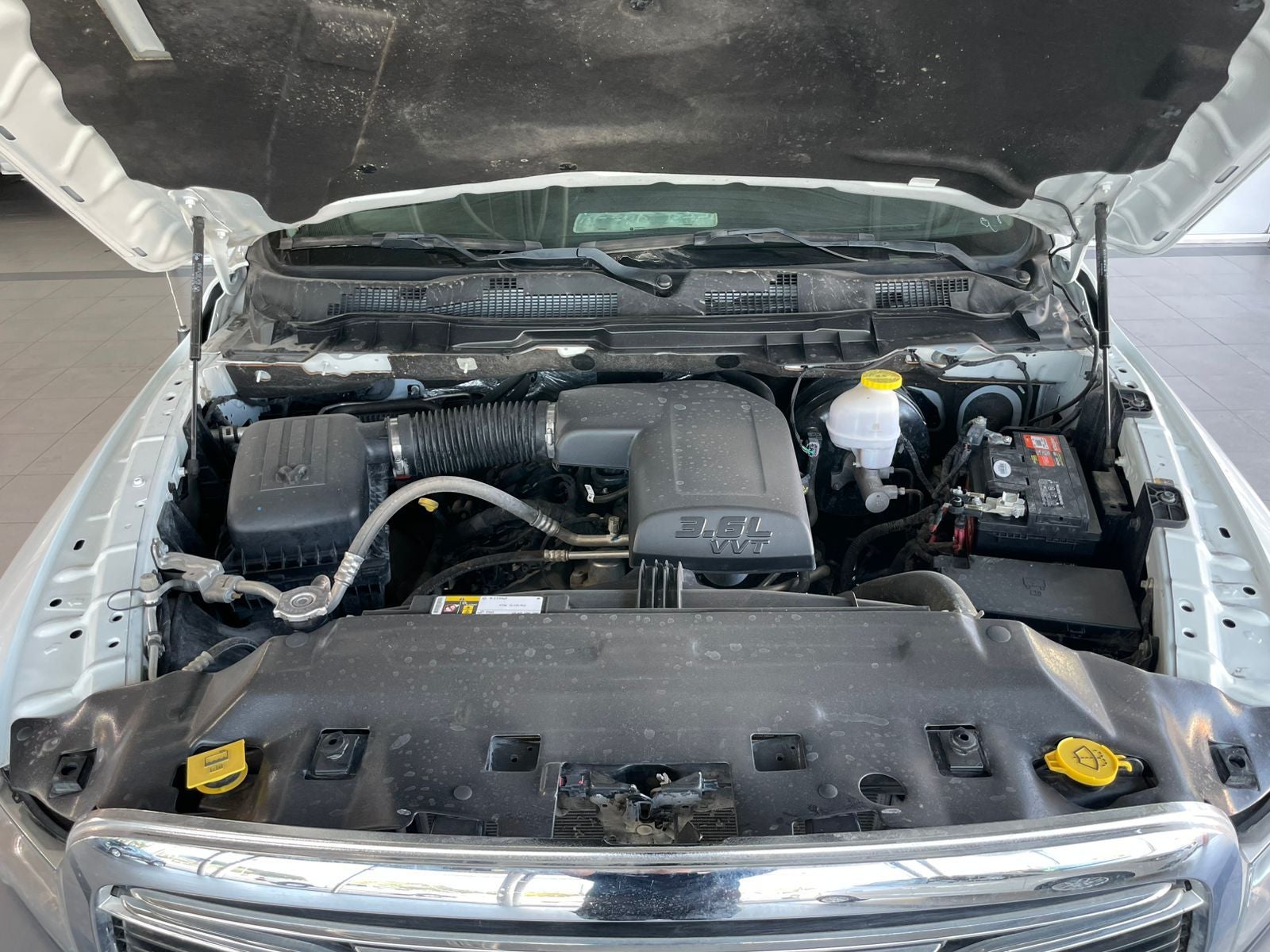 2022 RAM 1500 SLT Trabajo Crew Cab