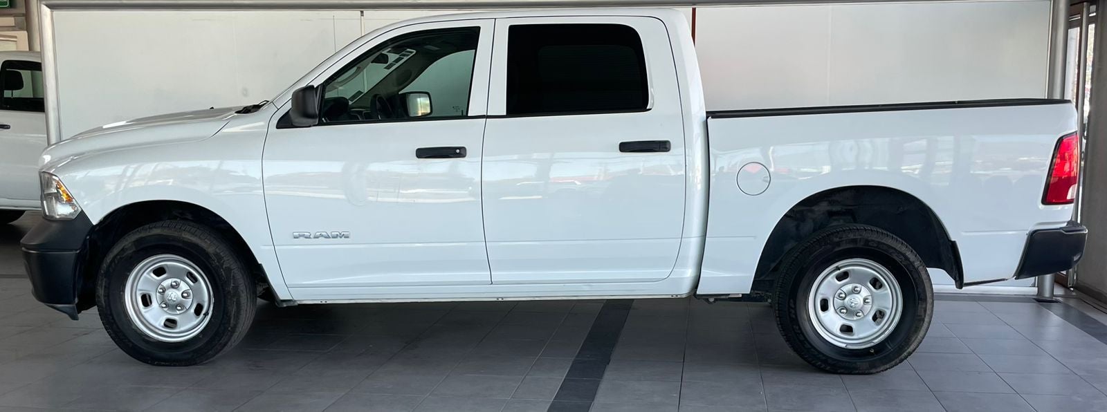2022 RAM 1500 SLT Trabajo Crew Cab