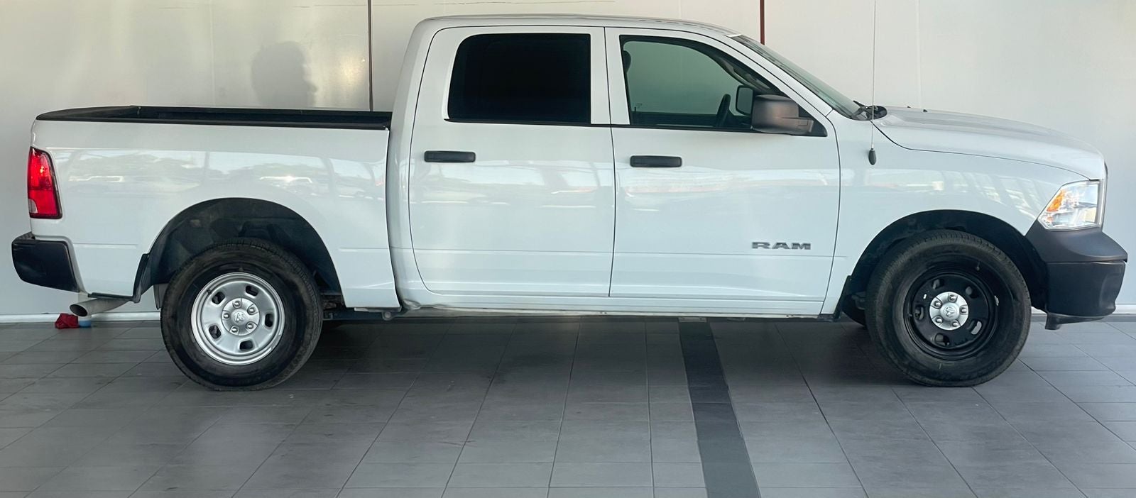 2022 RAM 1500 SLT Trabajo Crew Cab