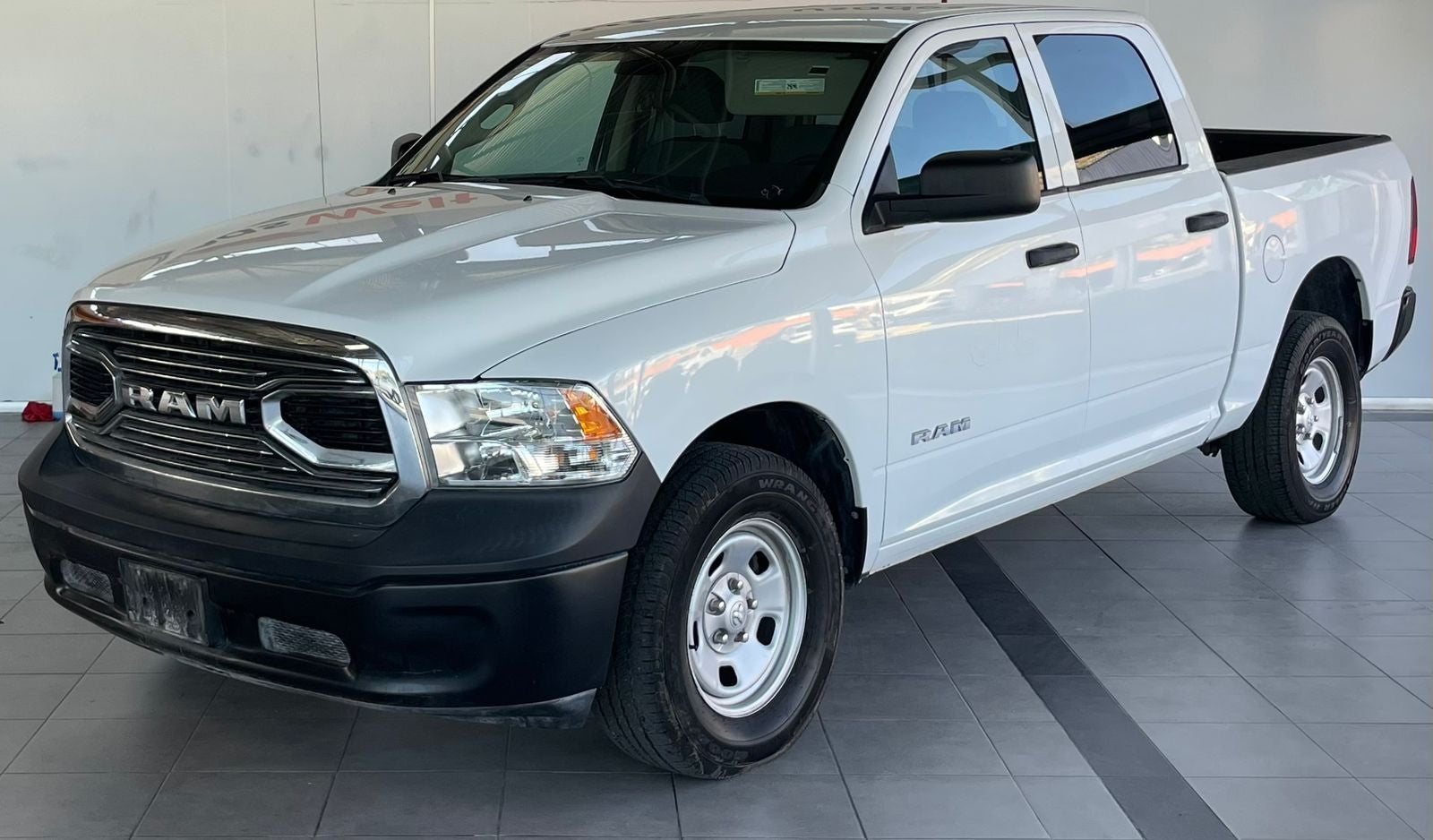 2022 RAM 1500 SLT Trabajo Crew Cab