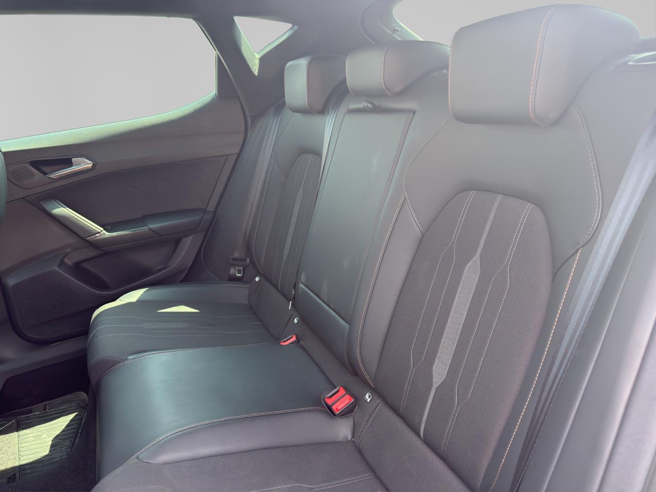 2023 Seat Leon cupra 300hp